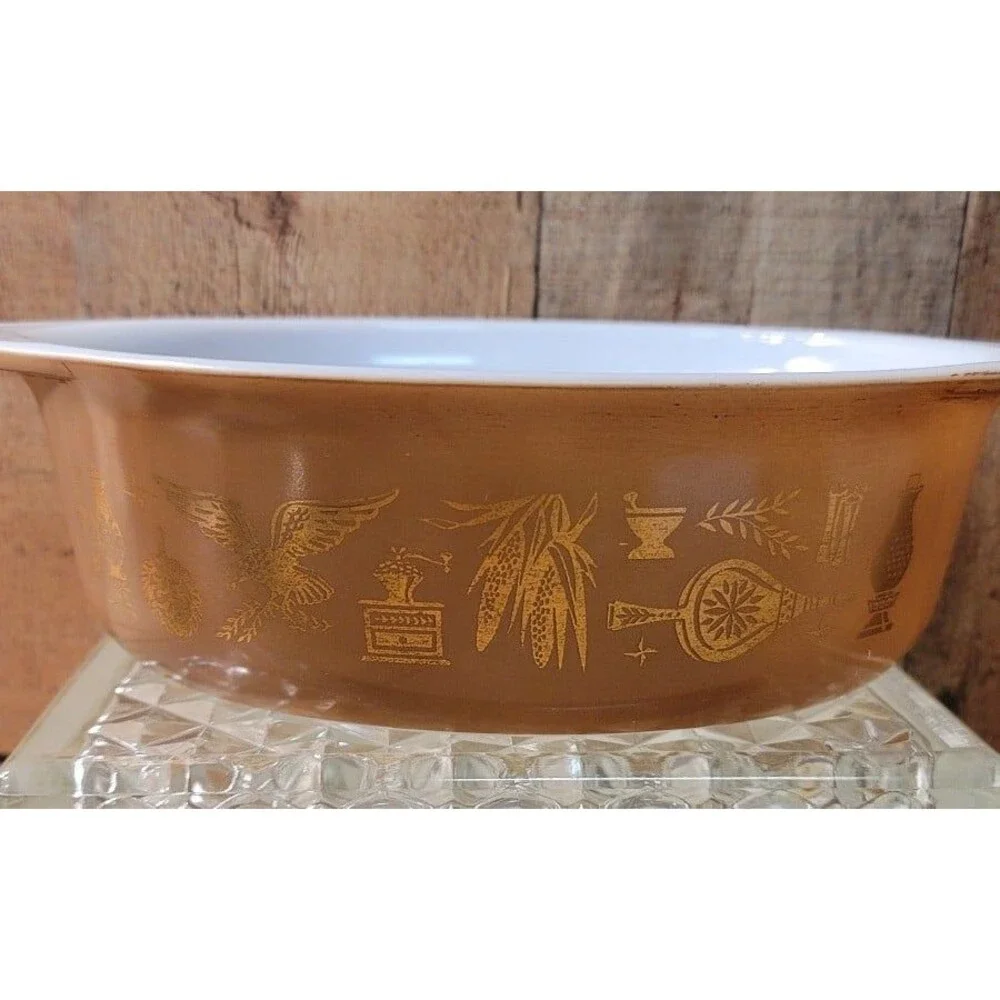 Vintage Pyrex 043 1-1/2 Qt Casserole Dish Brown Gold Americana with no lid